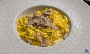 A Casa di Dionisio. Ceppaloni (Bn) - Tagliolini freschi all&#039;uovo con tartufo nero estivo e formaggio