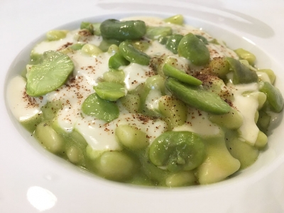 Gnocchetti con fave e fonduta di pecorino 