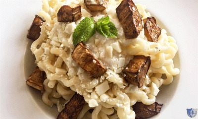 Fusilli lunghi con zucchine fritte e ricotta salata