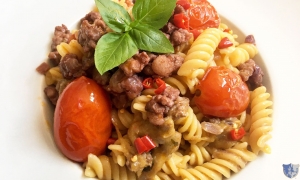 Fusilli con pomodorini e salsiccia palermitana