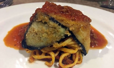 Timballo di tagliolini al ragù di marchigiana con melanzane