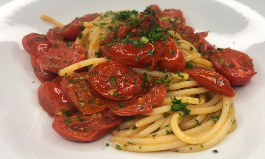 Gli spaghetti alle vongole fujute 