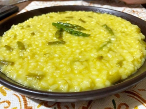 Risotto con asparagi e zafferano