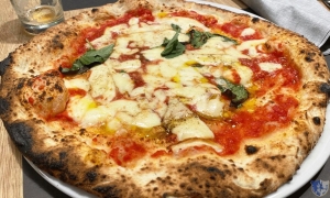 Pizzeria Giovanni Grimaldi.Grottaminarda - La margherita con provola 