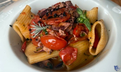 Porta Riva Ristorante. Avella (Av) - Mezzi paccheri con pomodorini del piennolo calamarelle e olive caiazzane