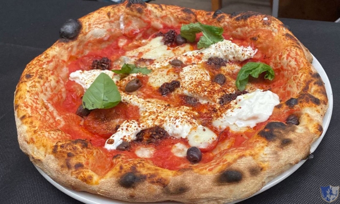 Black Wood. San Salvo (Ch). Una meravigliosa scoperta, qui la pizza sorprende e conquista.