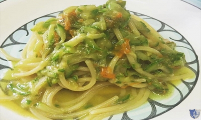 Spaghetti con zucchine e fiori di zucca 