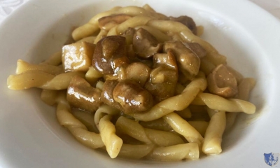 Amaranto Agriturismo. Sant'Agata de'Goti (Bn) - Fusilli freschi arrotolati al ferretto con funghi porcini 