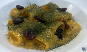 Hosteria Le Gourmet. Sperone (Av) - Paccheri con pomodori gialli e rossi, caciocavallo, limone e polvere di basilico