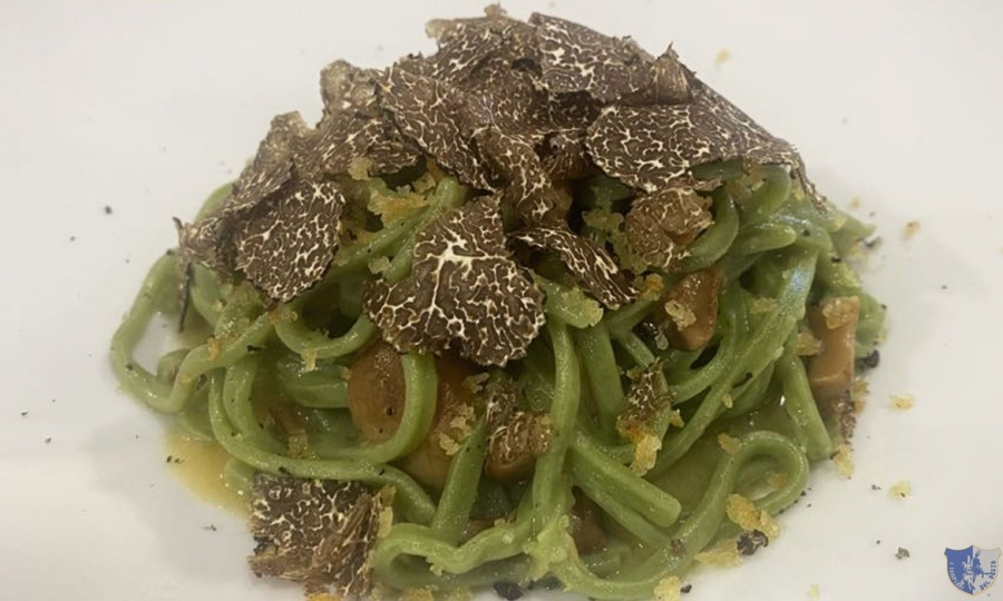 La Pignata. Ariano Irpino (Av) - Tagliolini alle ortiche con porcini e tartufo nero irpino