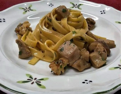 Tagliatelle con noci e porcini 