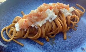 Alma Gourmet d&#039;Irpinia. Avellino - Linguine con rapa rossa tartare di gamberi viola e stracciata di bufala