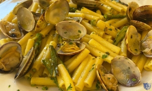 Sedanini con asparagi e vongole