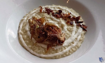 Agriturismo Il Rivolo. Bagnoli Irpino (Av) - Risotto con salsa ai carciofi, fonduta di caciocavallo, pancetta croccante e chips di carciofi