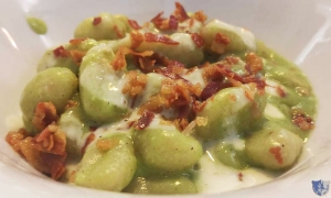 Beccaccino Osteria. Castel di Sangro (Aq) - Gnocchi con piselli, pancetta croccante e fonduta di pecorino