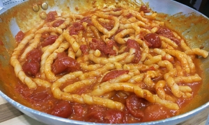 Amor Mio. Brusciano (Na)- Fusilli al ferretto con pomodorino del piennolo