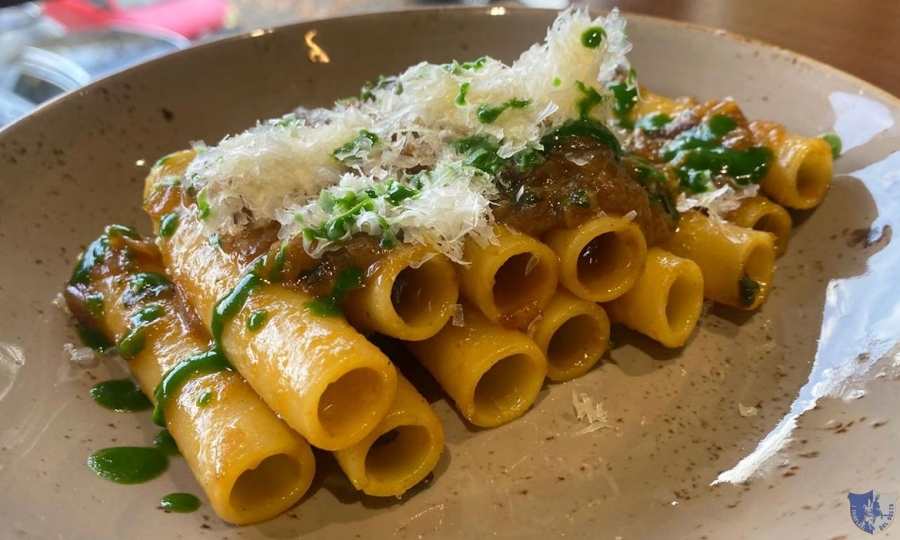 Chalet del Buongustaio. Serino (Av) - Ziti alla Genovese con parmigiano, cacao e basilico. 